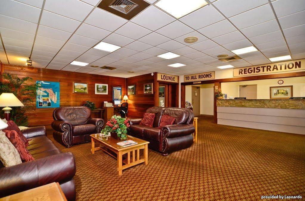 Best Western Crossroads Inn DeFuniak Springs Beltér fotó